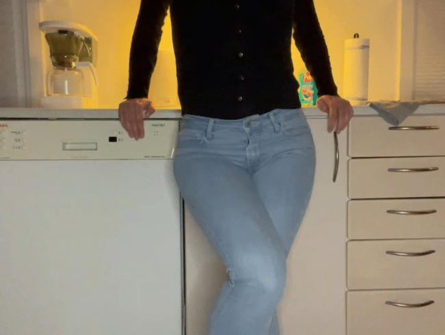 Beim Abwaschen in die Jeans gepisst